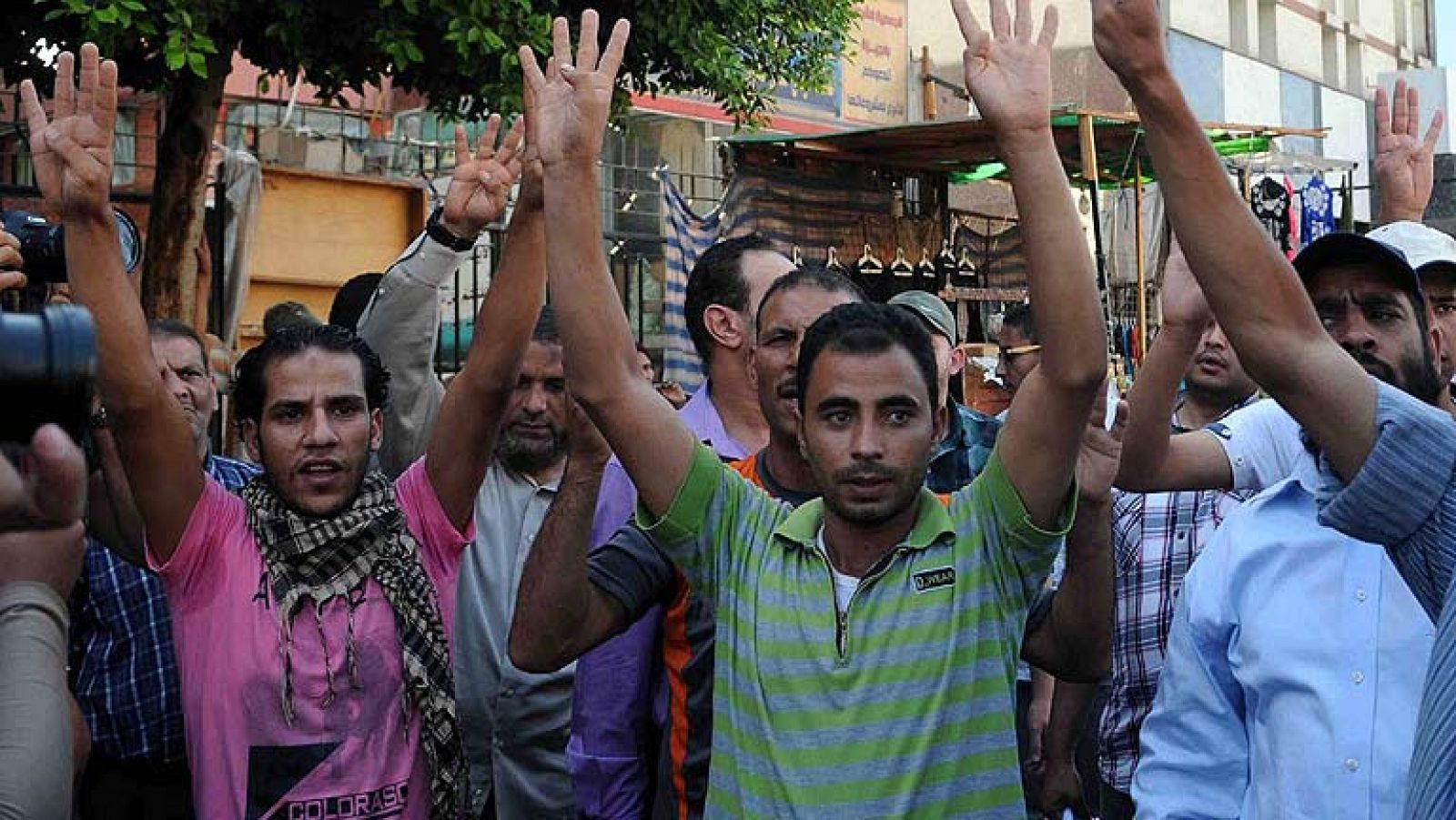 Informativo 24h: Se complica la situación en Egipto tras el arresto del líder de los Hermanos Musulmanes | RTVE Play