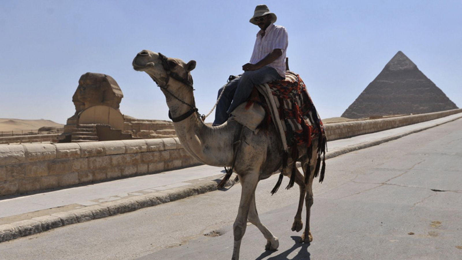 Telediario 1: La crisis en Egipto podría incrementar en 600.000 las llegadas de turistas a España | RTVE Play