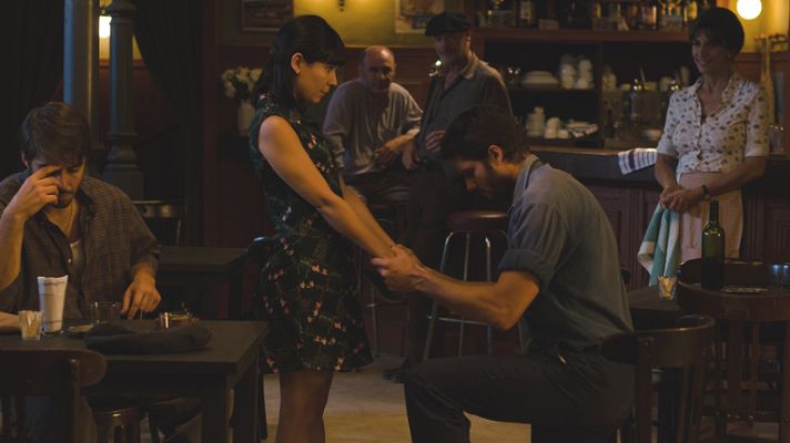 Gran Reserva. El origen - Roberto pide matrimonio a Manuela