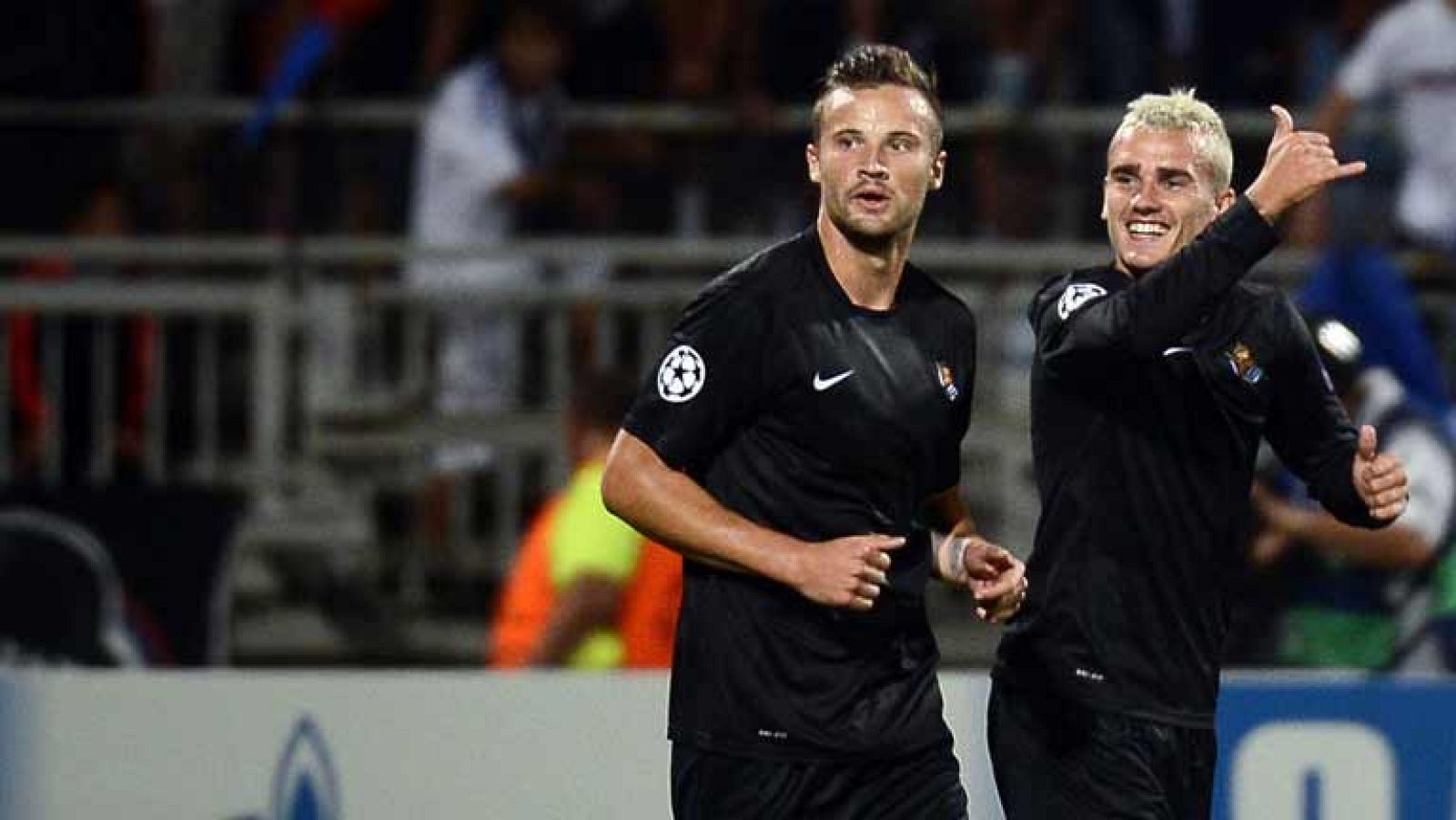 La Real Sociedad pone un pie en Champions con dos golazos ante el Olympique de Lyon