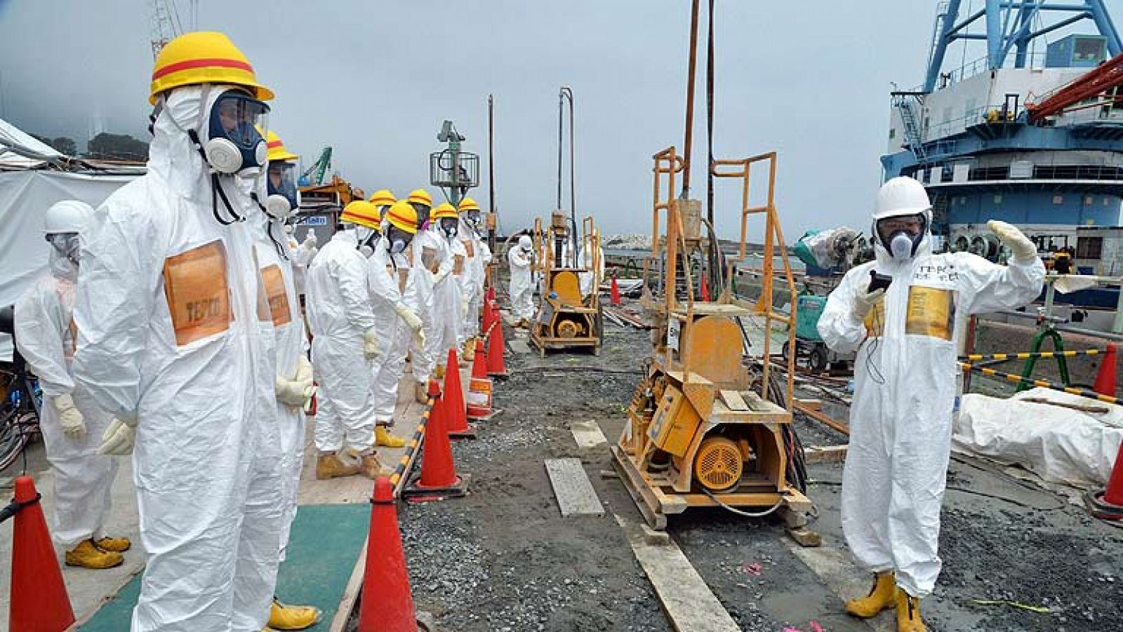 Informativo 24h: Incrementan hasta el nivel 3 la alerta por la fuga de agua contaminada en Fukushima | RTVE Play