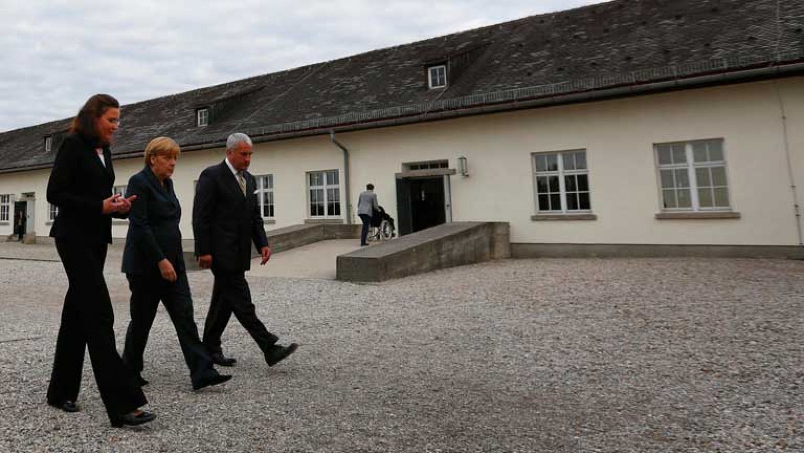 Polémica en Alemania por la visita de Angela Merkel al campo de concentración de Dachau