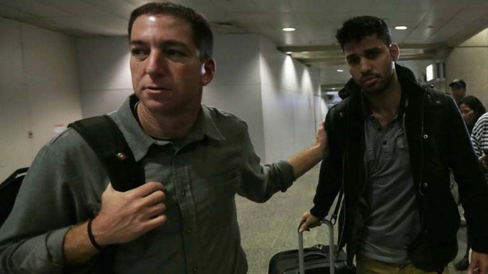 Continúa la polémica en Londres por la retención de la pareja del informador del The Guardian