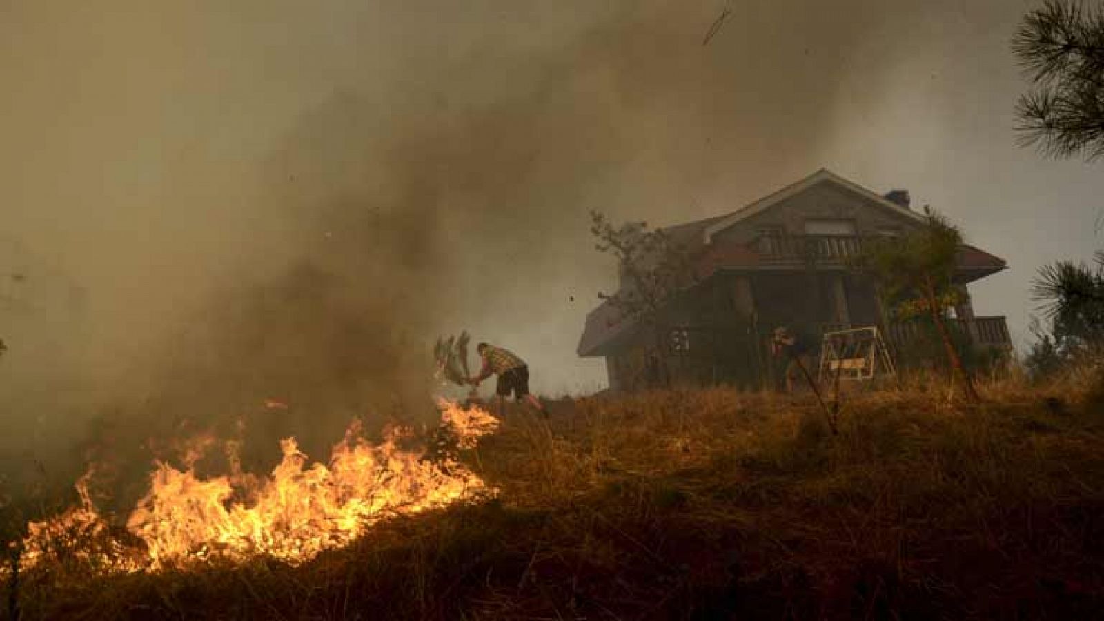 Informativo 24h: Alerta de nivel 1 por dos incendios en las afueras de Ourense | RTVE Play