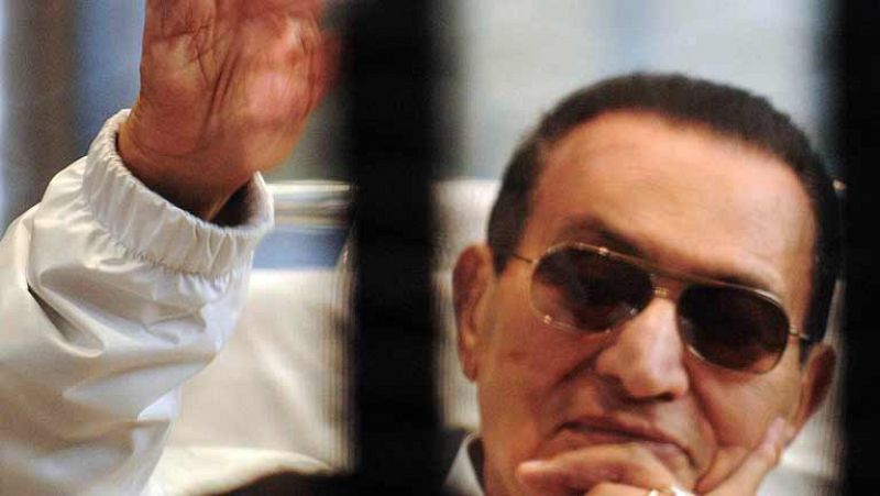 El ejército ordena arresto domiciliario para el expresidente Hosni Mubarak