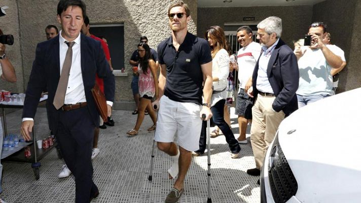Xabi Alonso es operado en Murcia de su fractura en el pie derecho