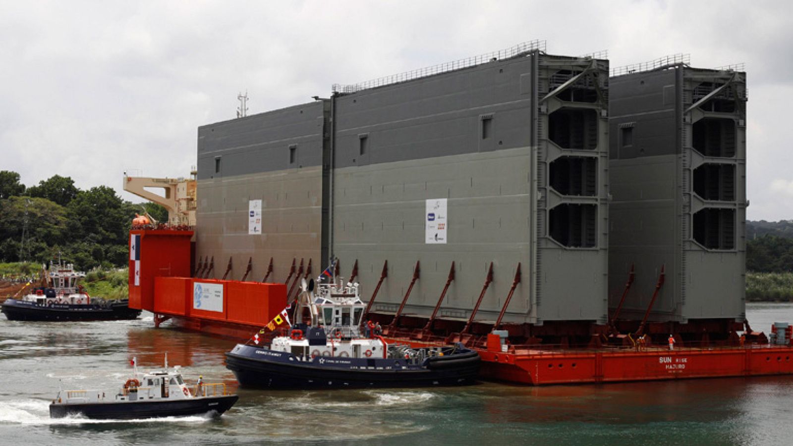 Informativo 24h: Llegan a Panamá cuatro de las compuertas que cerrarán las esclusas de la ampliación del Canal | RTVE Play