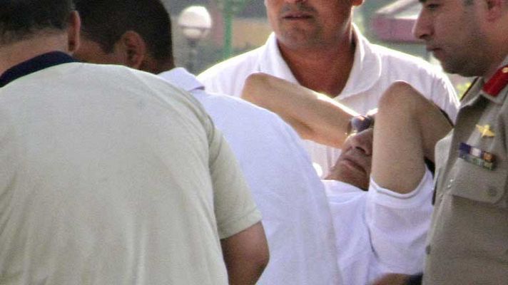 Telediario 1 - Mubarak sale de la cárcel