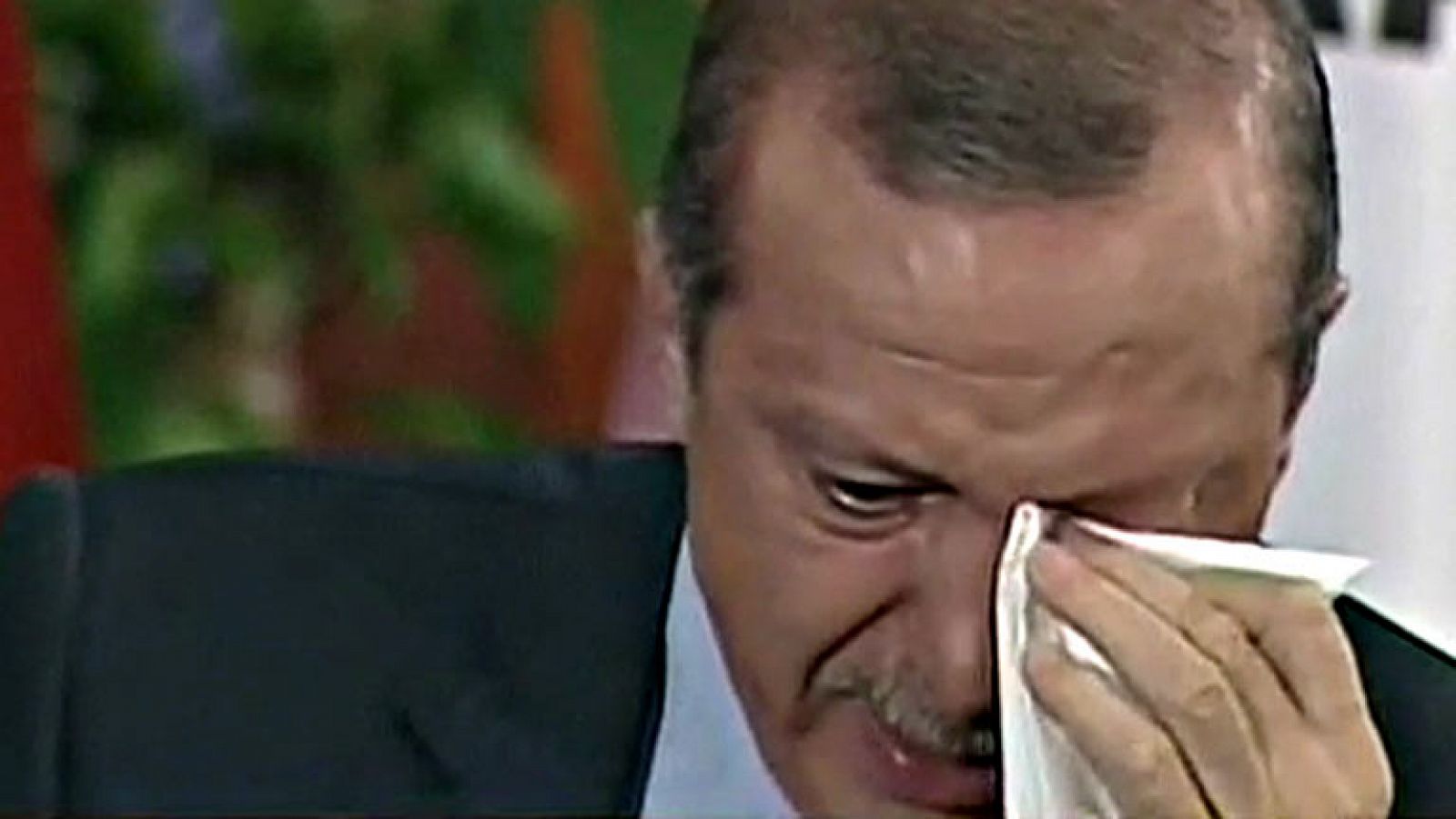 Informativo 24h: Erdogan rompe a llorar al leer la carta a la hija muerta de un miembro de los Hermanos Musulmanes | RTVE Play
