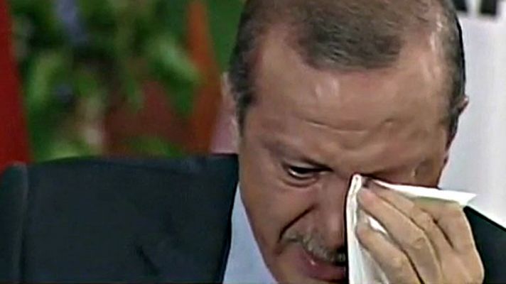 Erdogan rompe a llorar al leer la carta a la hija muerta de un miembro de los Hermanos Musulmanes