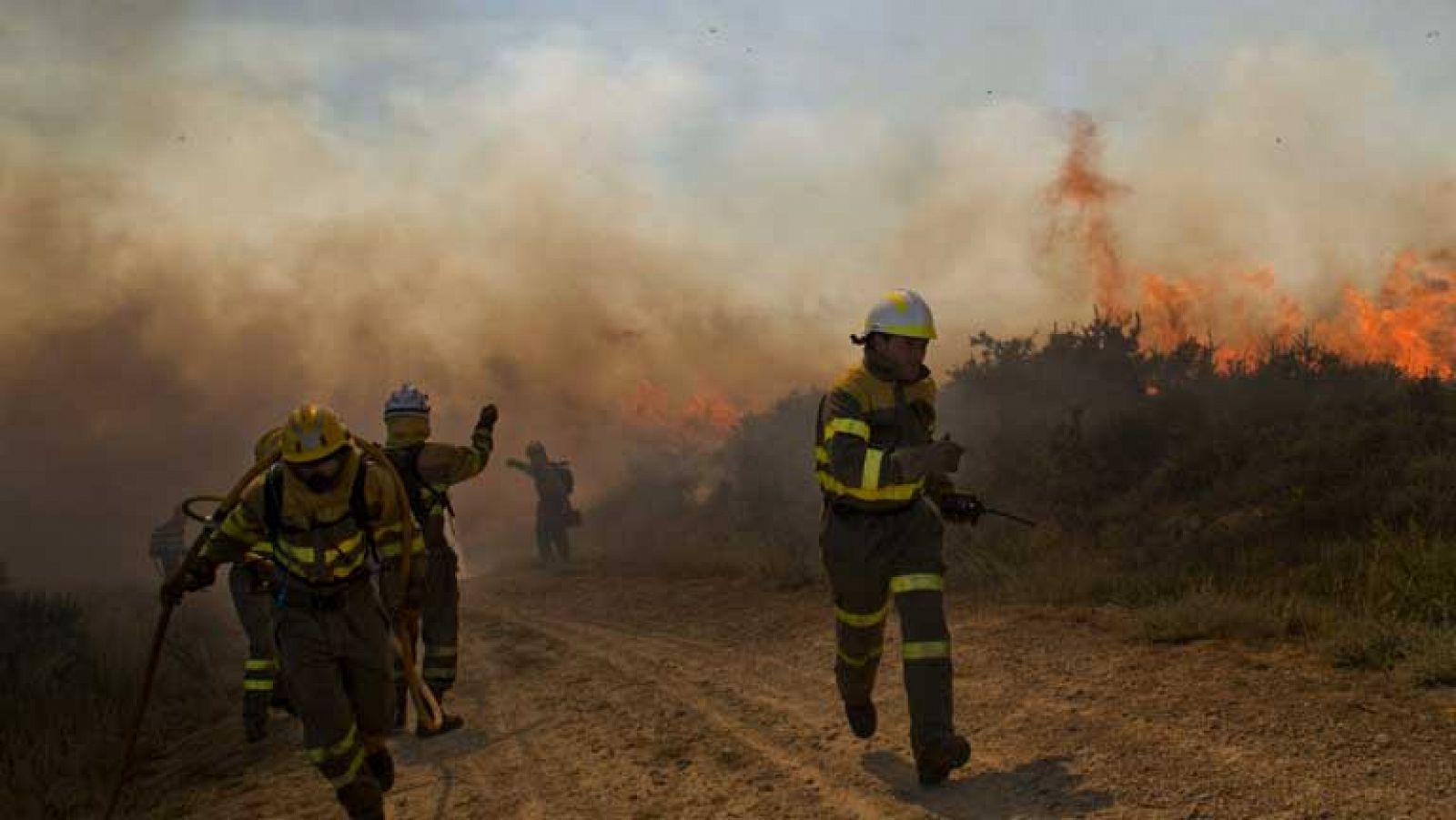 Continúa activo el incendio de Ourense,