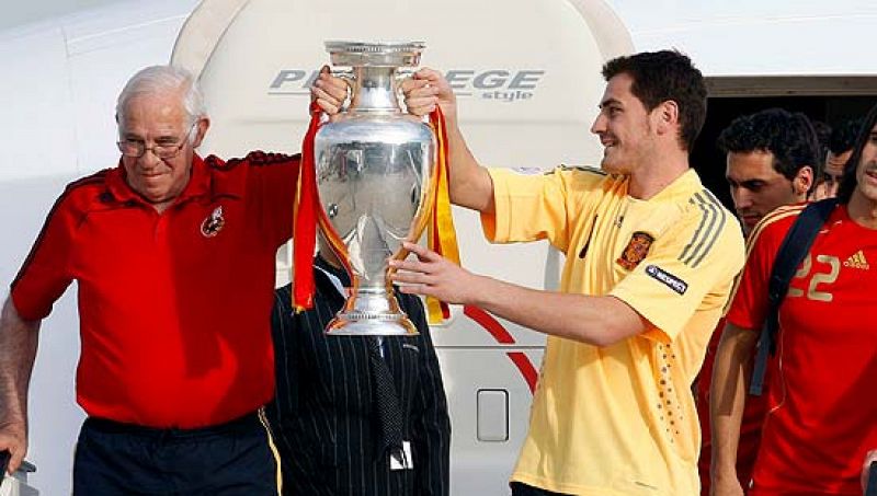 La selección española llega a Madrid con la Copa de Europa