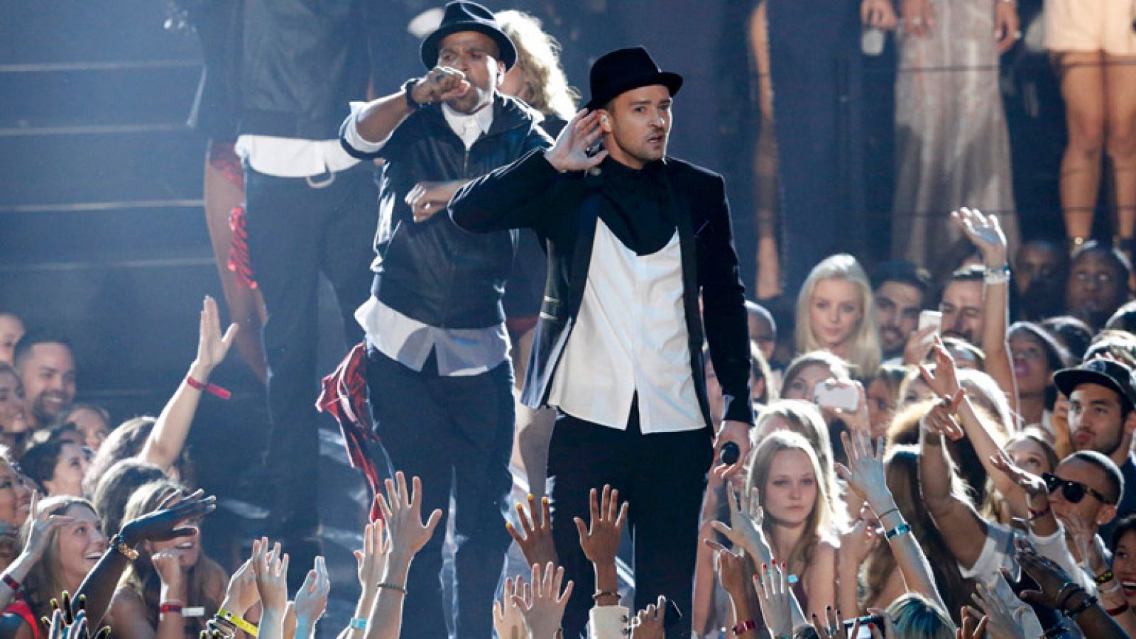 En la gala del los premios MTV brillaron con luz propia Justin Timberlake y Lady Gaga 