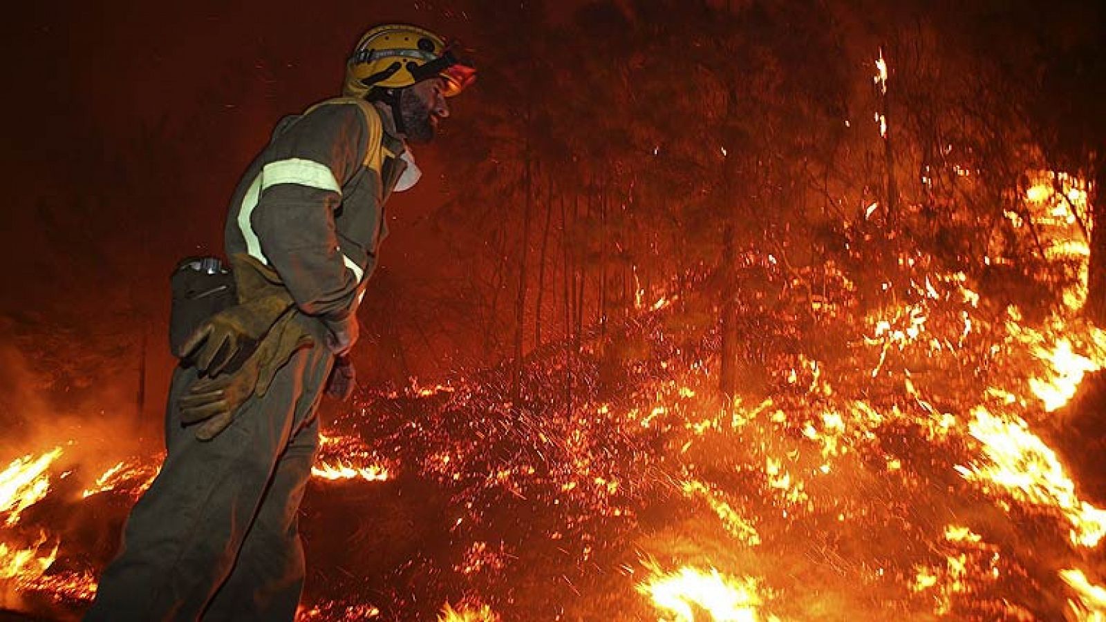 Un incendio en Oia, en Pontevedra, calcina mil hectáreas y obliga a desalojar a vecinos