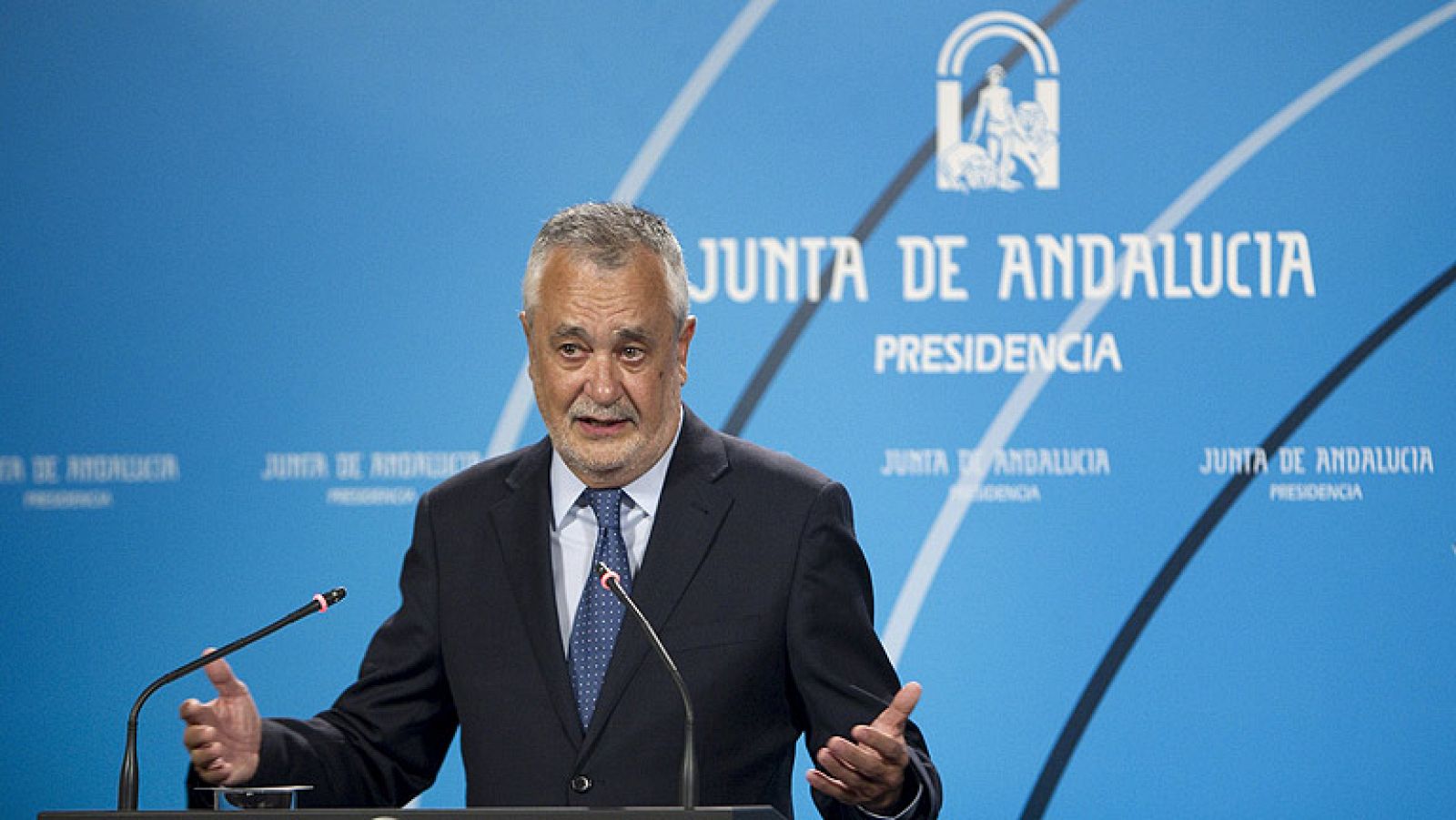 Informativo 24h: Griñán renuncia a la presidencia andaluza: Quiero preservar a la Junta de la "erosión" de los ERE | RTVE Play