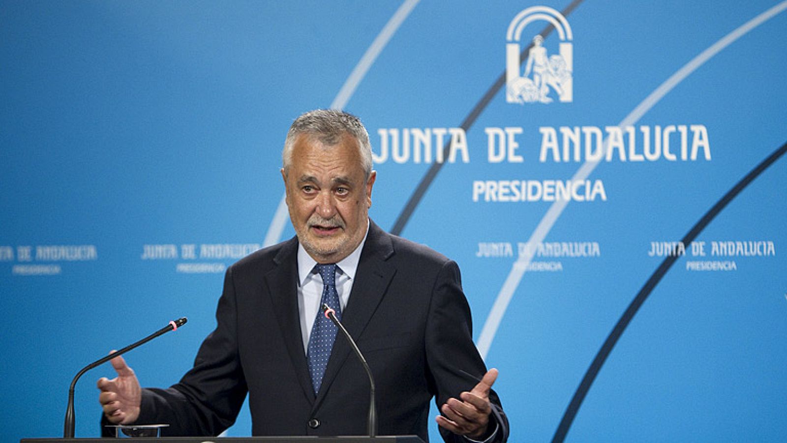  Griñán renuncia a la presidencia andaluza: Quiero preservar a la Junta de la "erosión" de los ERE