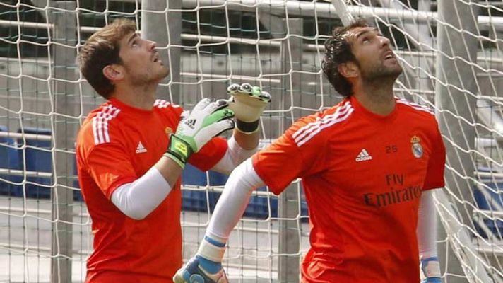Telediario 1 - Iker Casillas o Diego López, un dilema de altura
