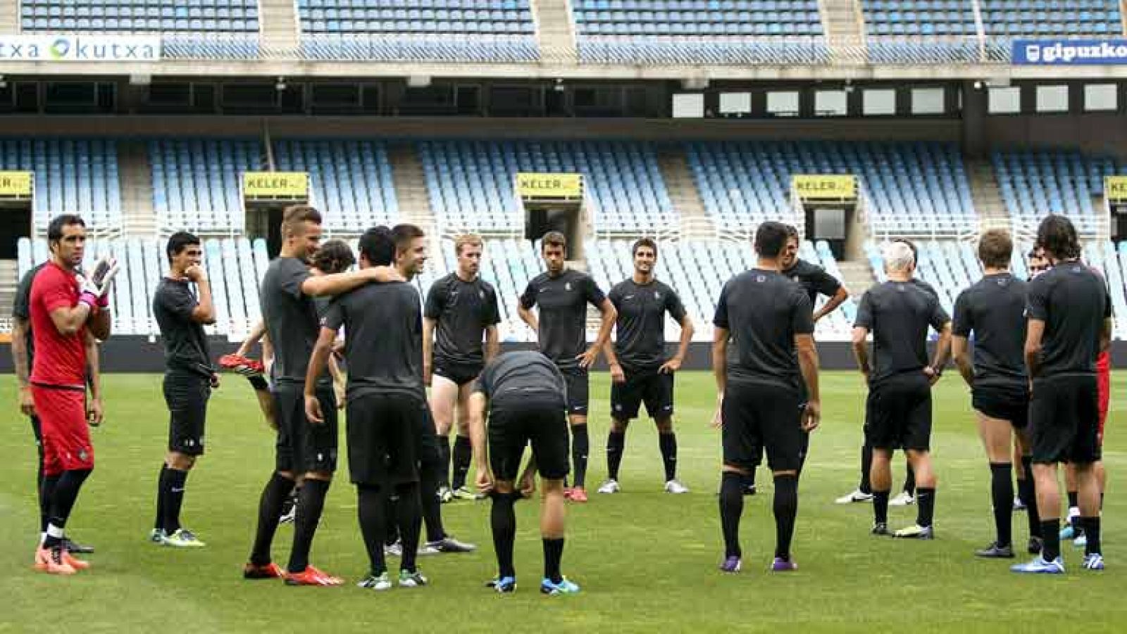 Grandioso, mágico, un lujo.. Así será para Claudio Bravo el partido que mañana vivirá en Anoeta; esa cita europea que tanto había demandado desde su llegada a la Real Sociedad hace ahora 7 años, y tras casi 200 partidos a sus espaldas. Siempre creyó 