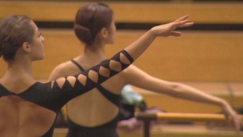 Más de cien bailarines aprenden nuevos estilos y corrigen errores en el Auditori de Barcelona 