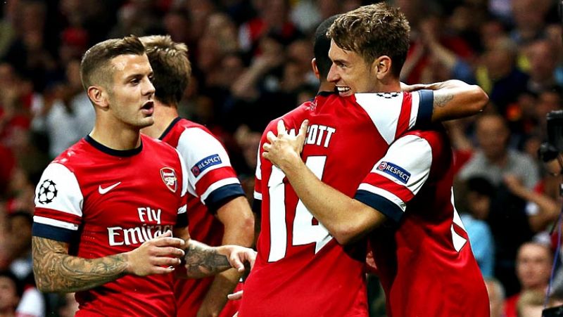 El Arsenal no tuvo ningún problema en sellar su  pase a la fase de grupos gracias al 0-3 que traían de la ida y dos  goles de Aaron Ramsey dieron una cómoda victoria a los ingleses en un  partido donde la nota negativa fue la lesión de Lukas Podolski