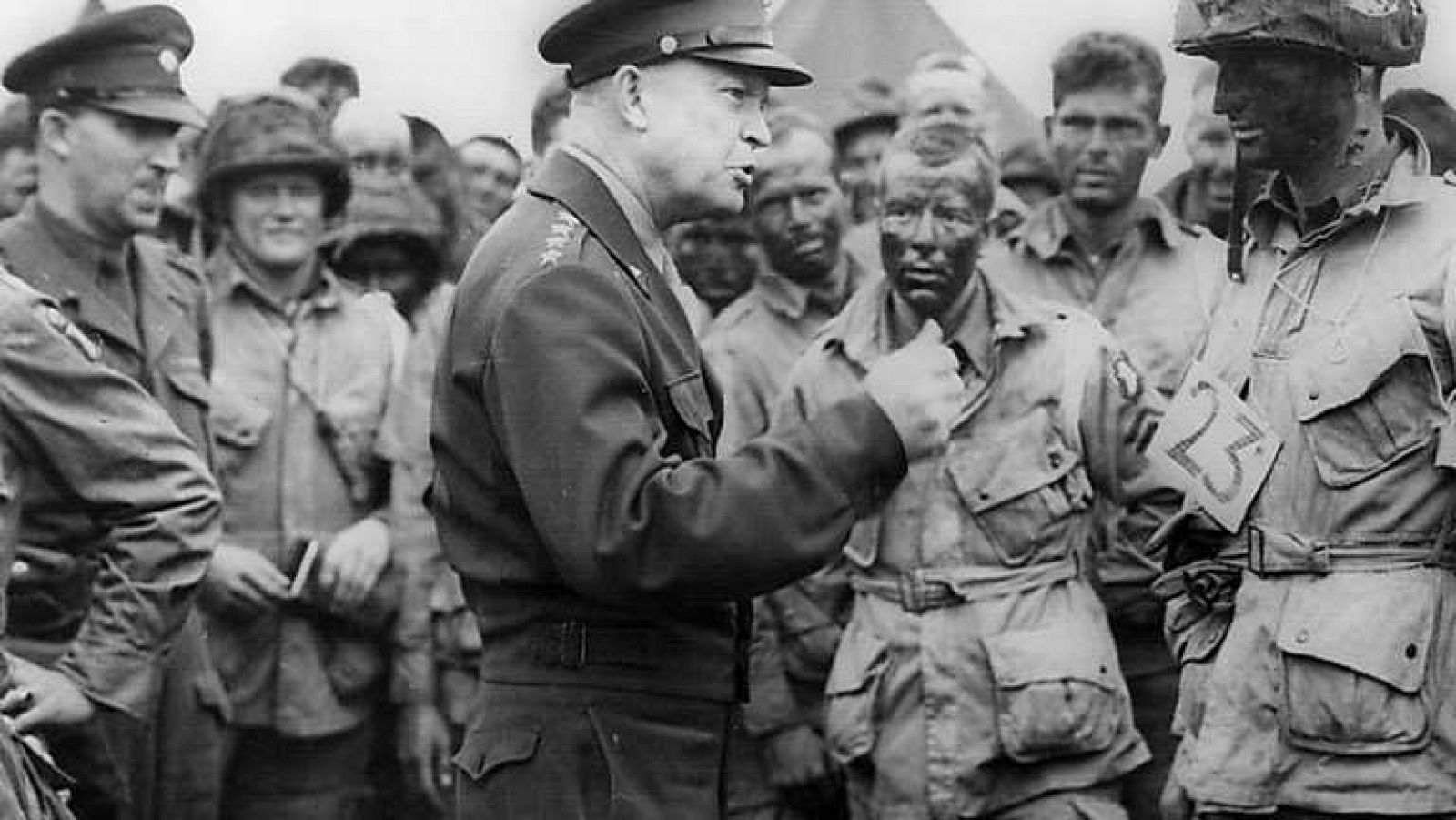 Docufilia - Cuando el mundo se tambalea: El desembarco al 8 de mayo de 1945