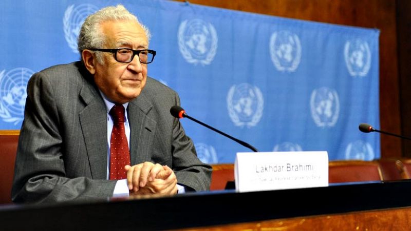 Ban pide una vía diplomática y Brahimi dice que una intervención en Siria necesita el aval de la ONU