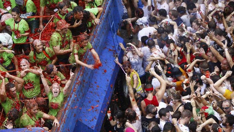 Buñol celebra su famosa fiesta de la Tomatina 