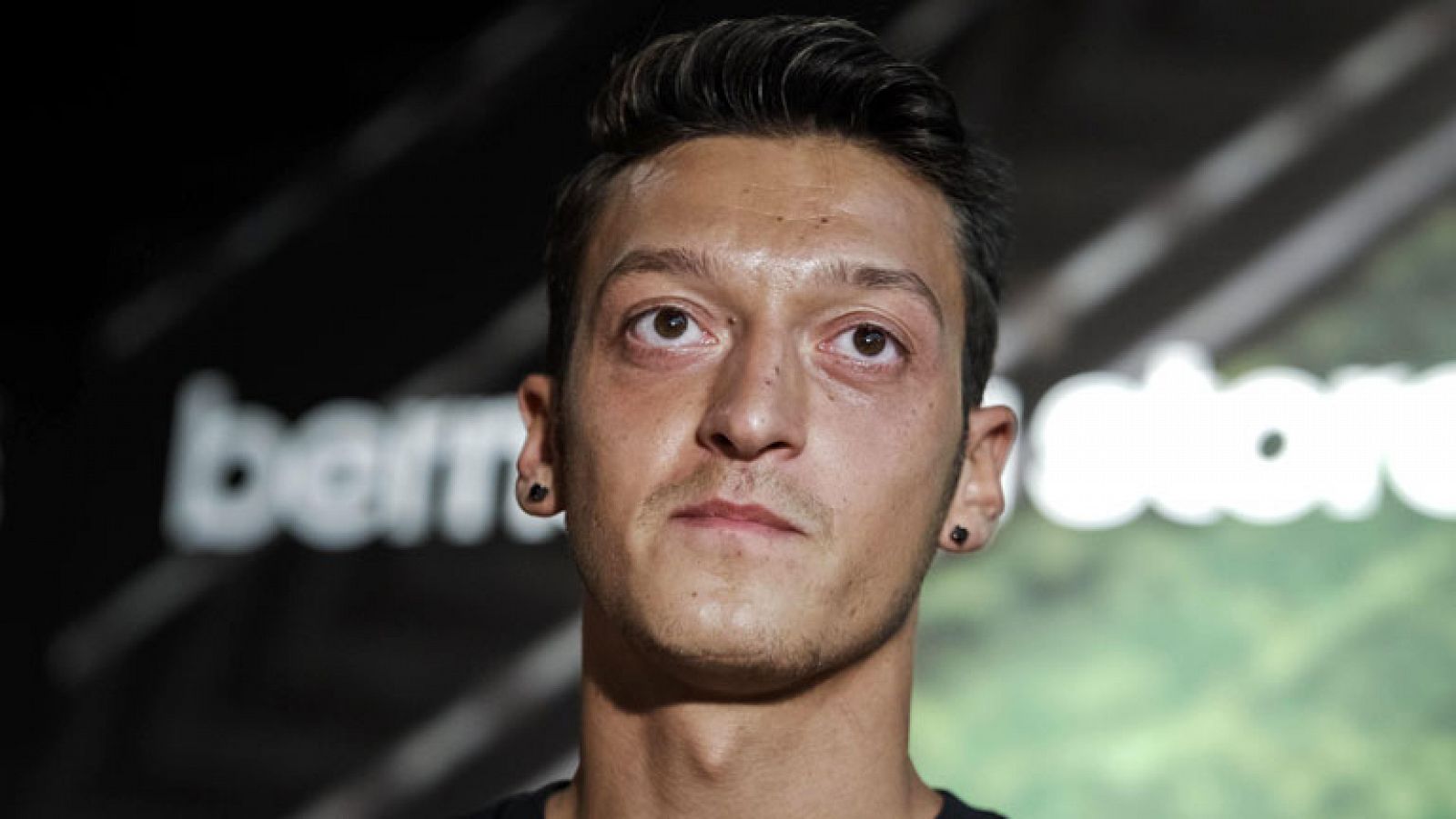 Telediario 1: Ozil se queda en el Real Madrid | RTVE Play