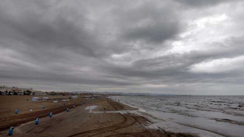 Tormentas y chubascos fuertes en la mitad sur peninsular