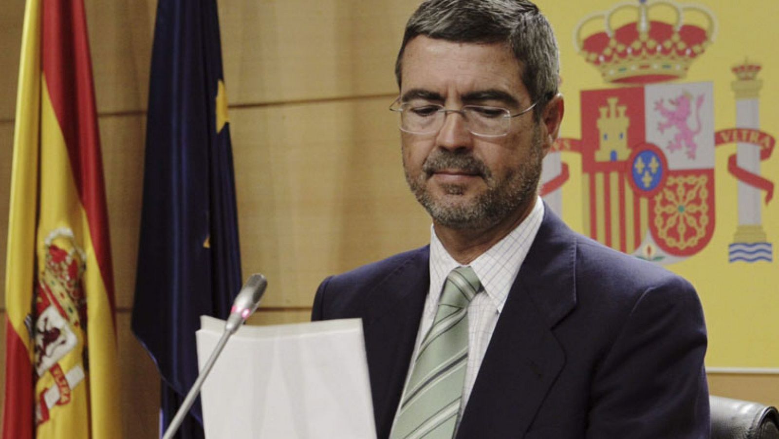 Informativo 24h: Jiménez Latorre: la economía crecerá en lo que queda de año y el PIB cerrará 2013 con una caída del 1,3% | RTVE Play