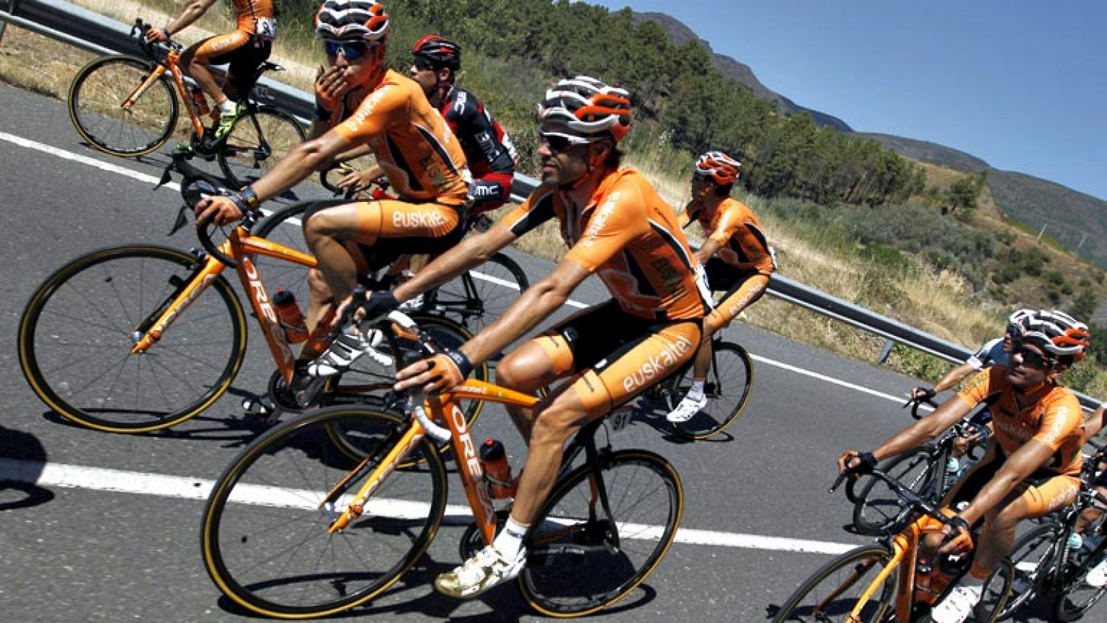 Telediario 1: A los españoles les toca luchar para mantener en el ciclismo | RTVE Play
