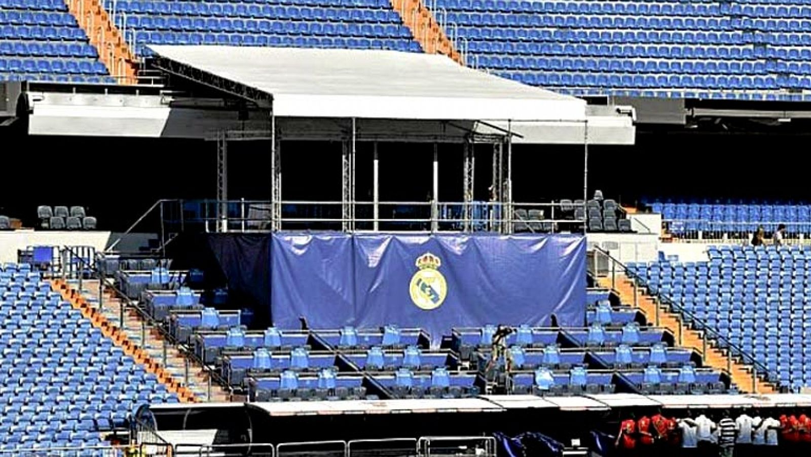 Telediario 1: Sin desmontar aún el palco de las presentaciones en el Bernabéu | RTVE Play