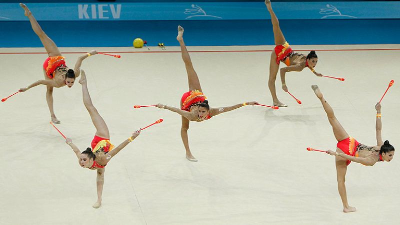 La selección española de gimnasia rítmica ha conseguido la medalla de oro en la final de mazas y la de bronce en el ejercicio mixto de tres pelotas y dos cintas.
