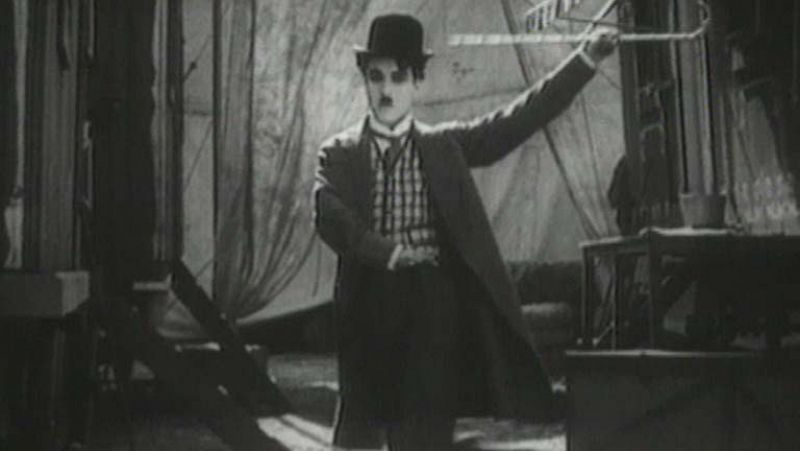 Charles Chaplin firmó su primer contrato cinematográfico en septiembre de 1913  