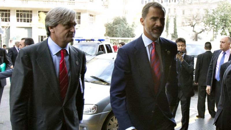 Su Alteza Real el Príncipe Felipe de Borbón acaba de aterrizar en  Buenos Aires para liderar al equipo de la Madrid 2020 y defender la  "magnífica oportunidad" que supondrían los Juegos Olímpicos y  Paralímpicos para España. El Príncipe se une así a