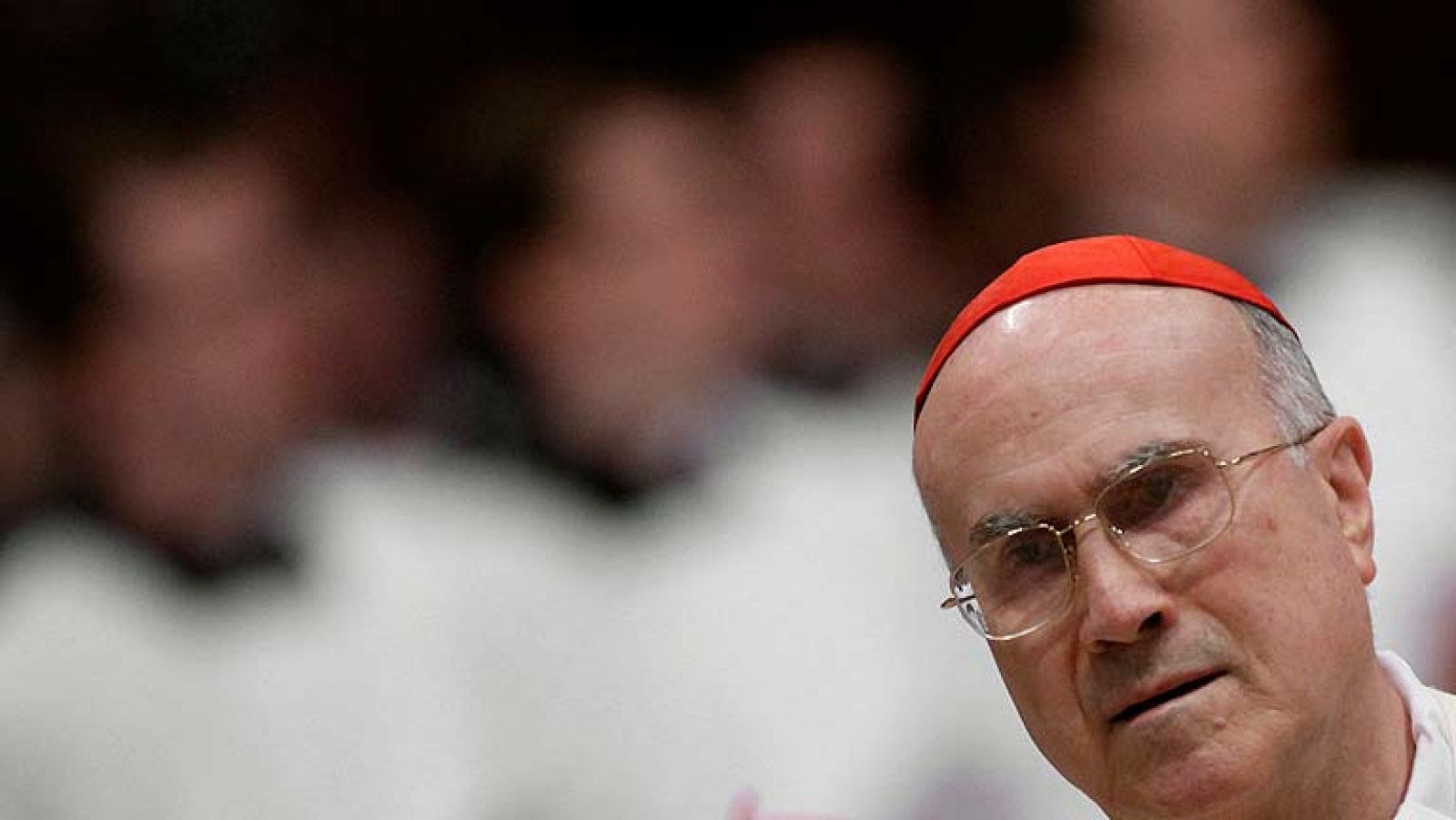 El secretario de Estado saliente del Vaticano se dice víctima de "una red de cuervos y de víboras"
