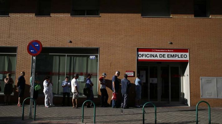 Telediario 1 - Baja el paro en agosto