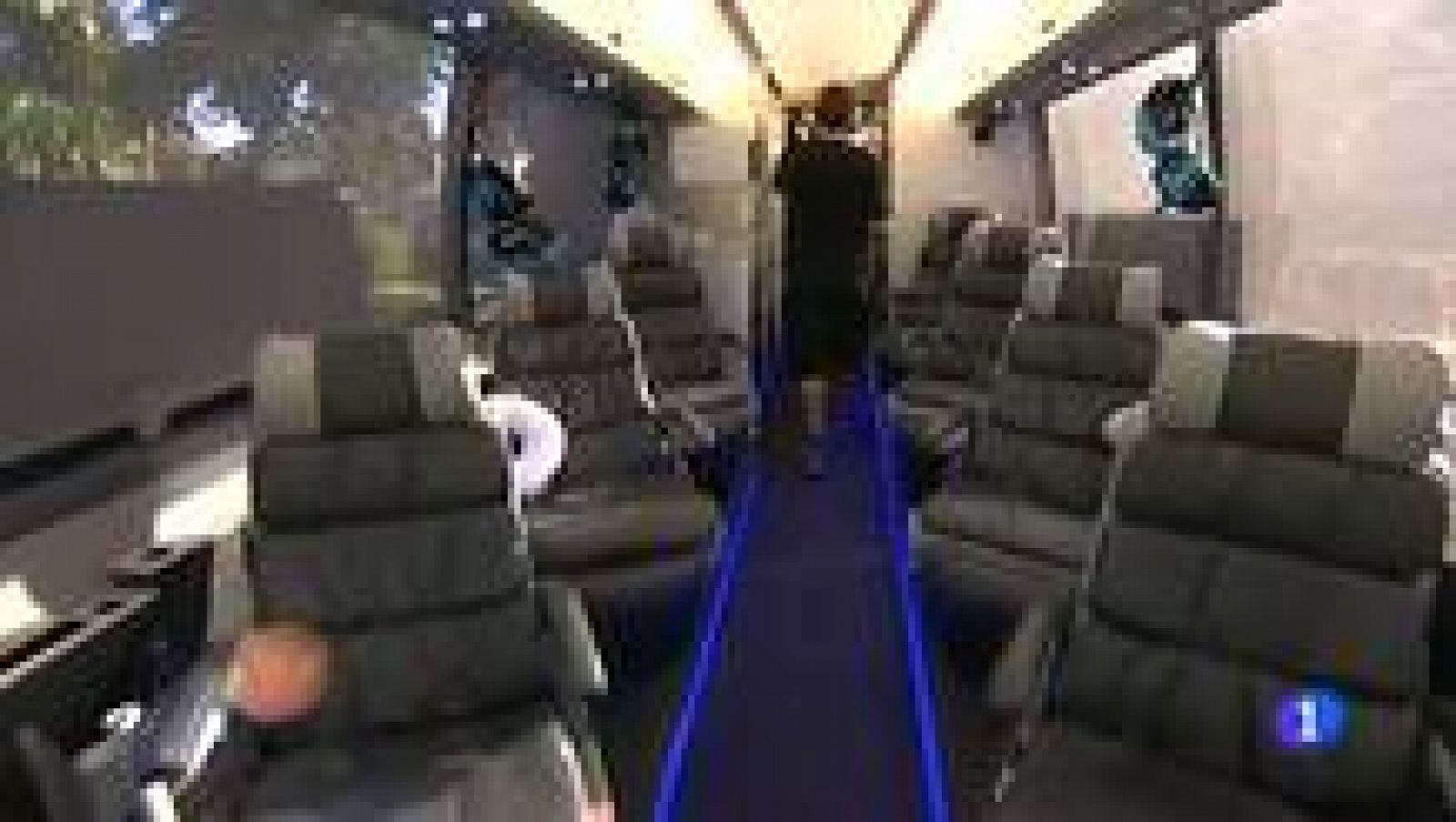 Los autobuses de 'La Vuelta', auténticos hoteles sobre cuatro ruedas | Ver