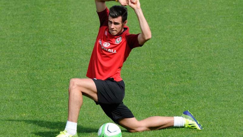 A la selección de Gales ha llegado Gareth Bale como un tornado. Ha sido tal el movimiento de medios de comunicación de todo el mundo sobre Bale que los dirigentes han cerrado las puertas a los entrenamientos. 