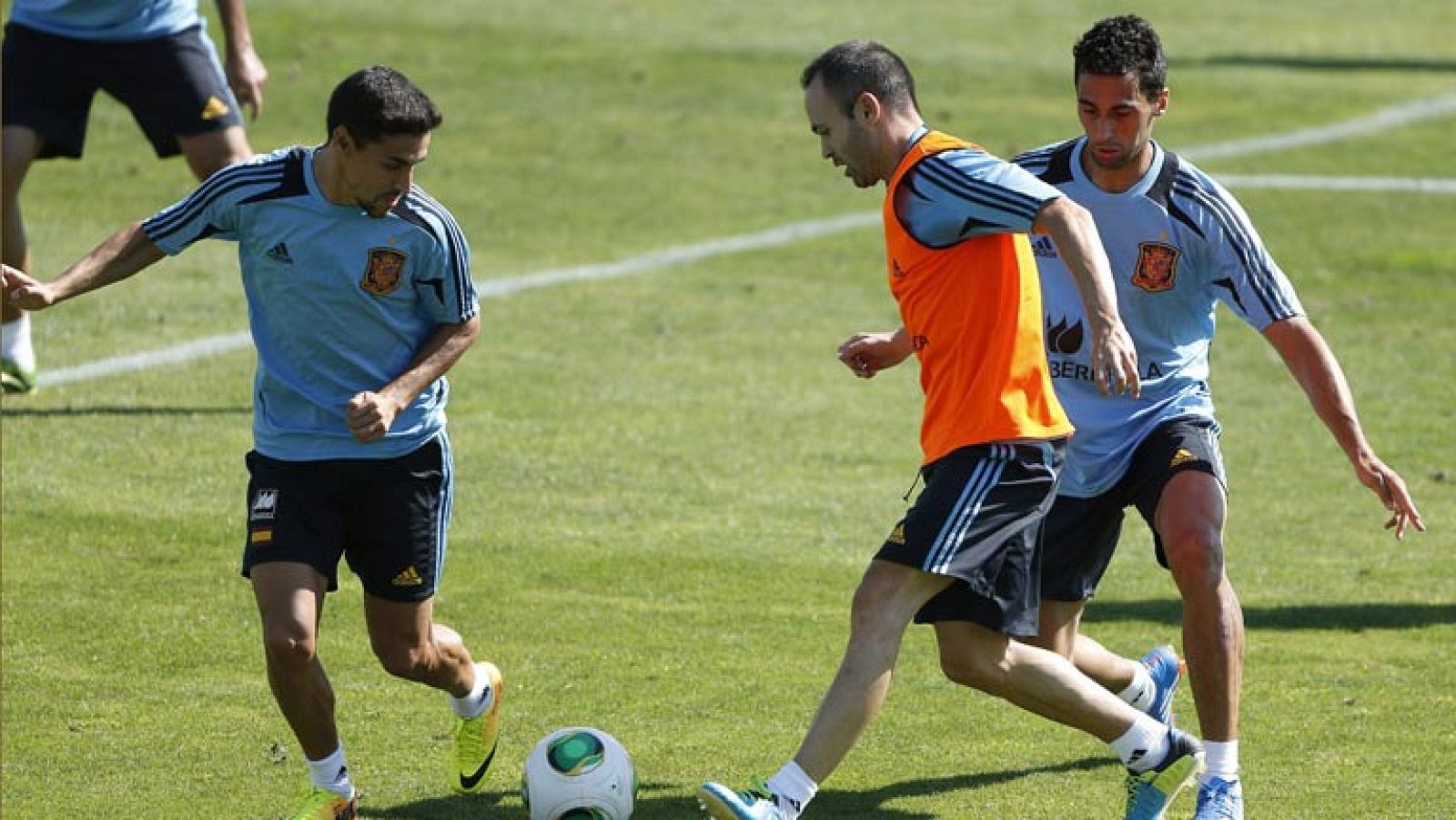 La selección española llega a Finlandia para lograr la clasificación a Brasil 2014 | Ver