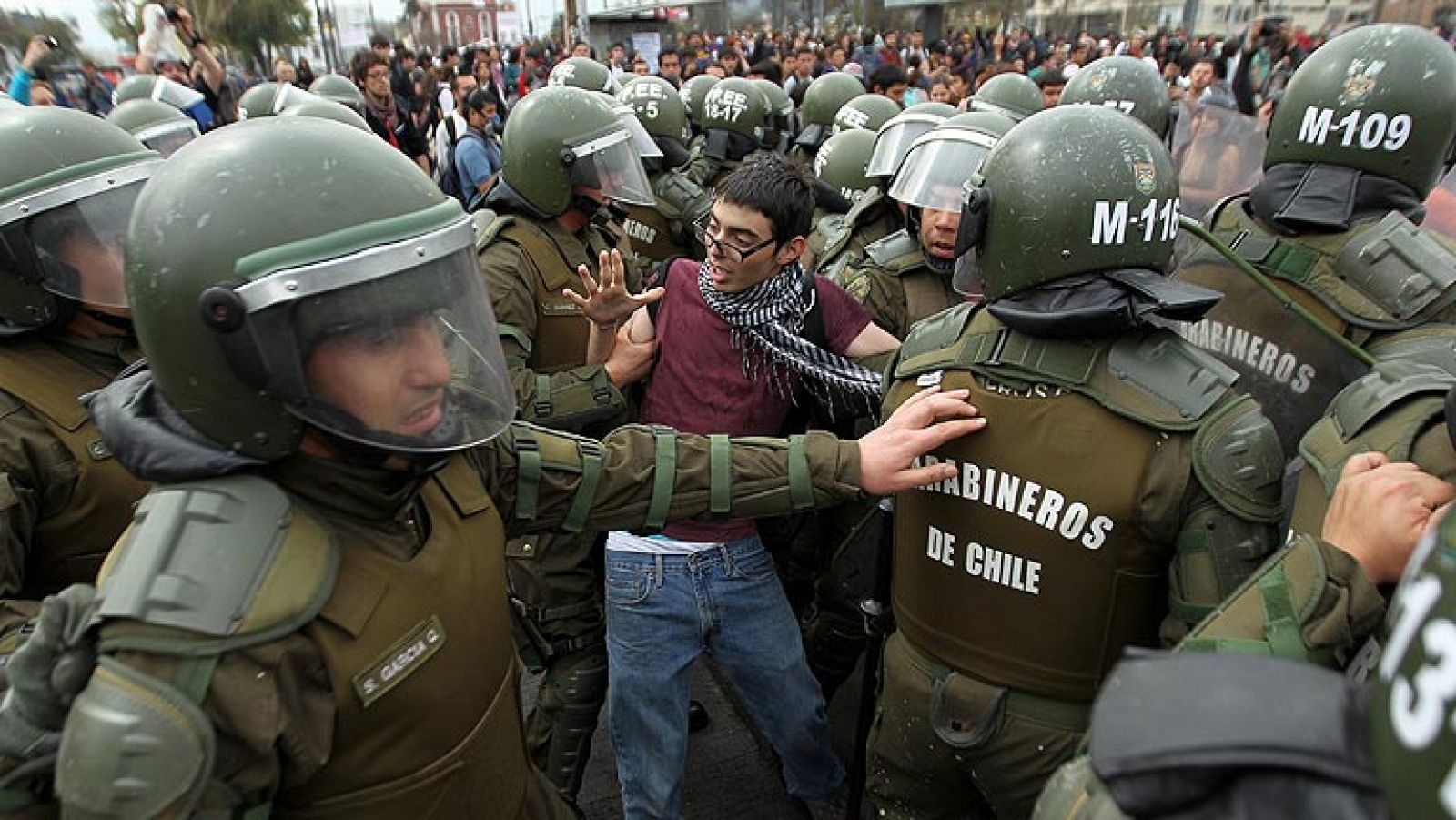 Telediario 1: Manifestaciones en Chile | RTVE Play