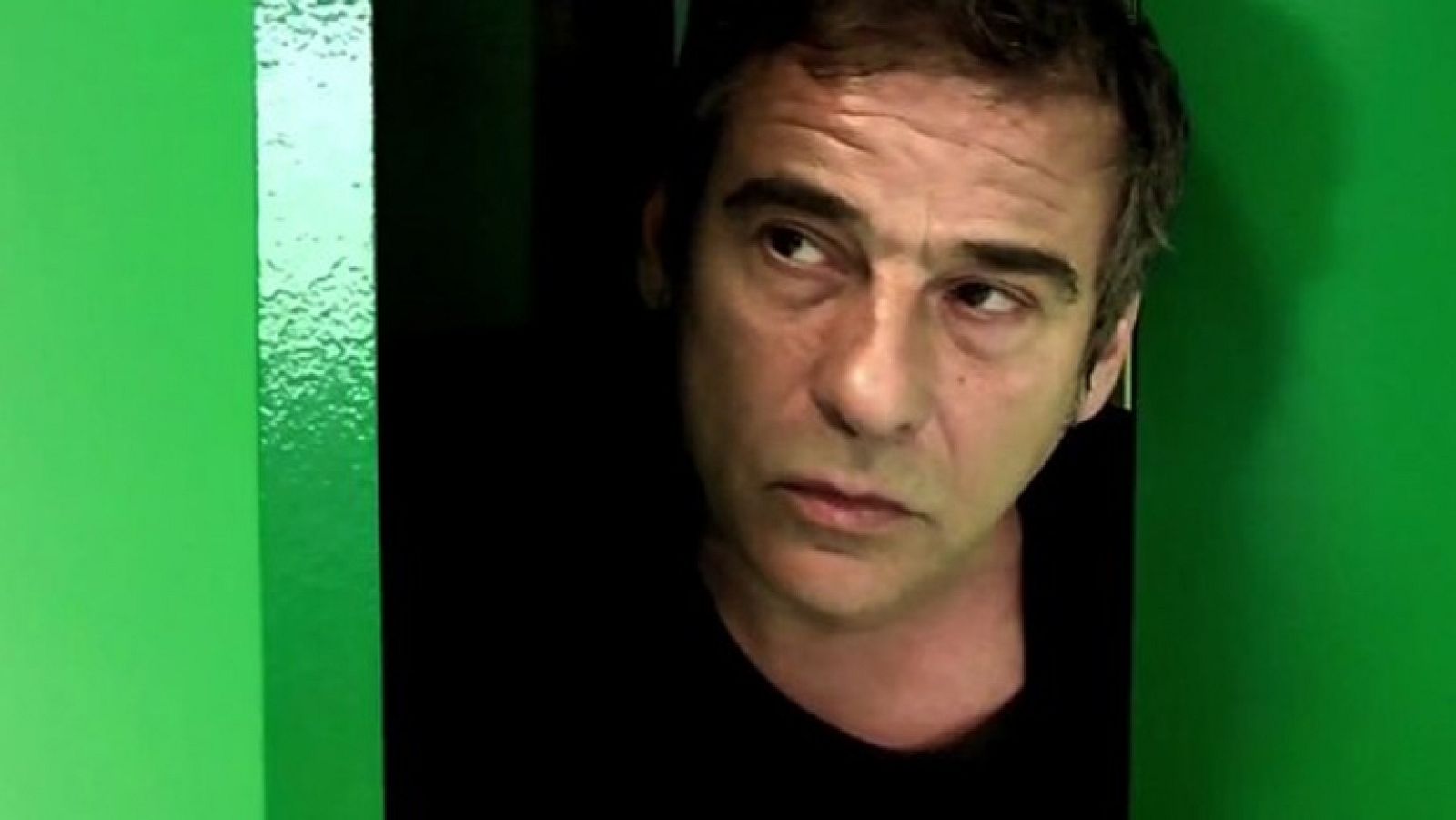   Eduard Fernández es uno de los muchos actores que aparecen en la última película de Juan Cavestany: 'Gente en sitios'