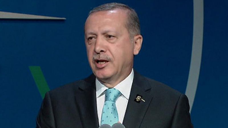 El primer ministro turco Recep Tayyip Erdogan, que llegó a Buenos Aires procedente de la cumbre del G-20 en San Petesburgo, saludó al COI con la palabra "paz" y mostró el deseo de Estambul de "unir a los continentes, igual que los aros olímpicos unen