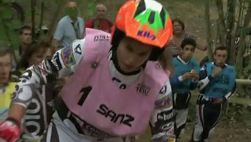 La motorista española Laia Sanz ha vuelto a ganar el campeonato del mundo de trial. Con este título son ya 13 los mundiales que acumula Sanz, que no ha dejado de ganar desde los doce años de edad.