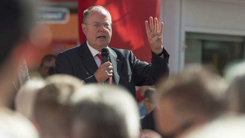 Peer Steinbrück denuncia un intento de chantaje para retirarse de la campaña