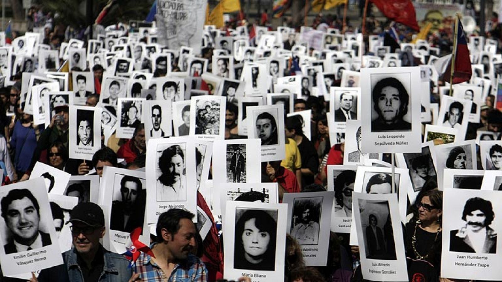 Telediario 1: Manifestaciones en Chile | RTVE Play