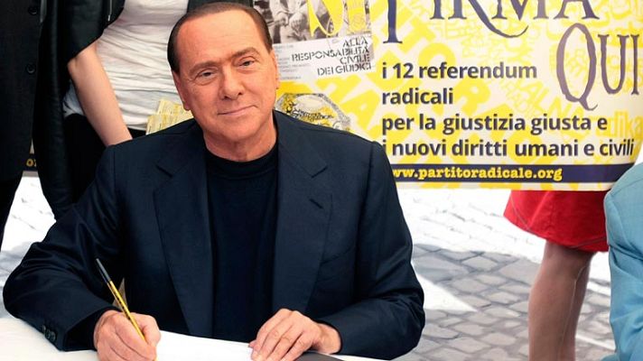 Telediario 1 - Senado estudia expulsar Berlusconi
