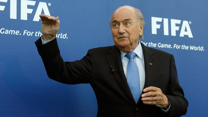 Telediario 1 - Blatter plantea modificar la fecha del Mundial de Catar