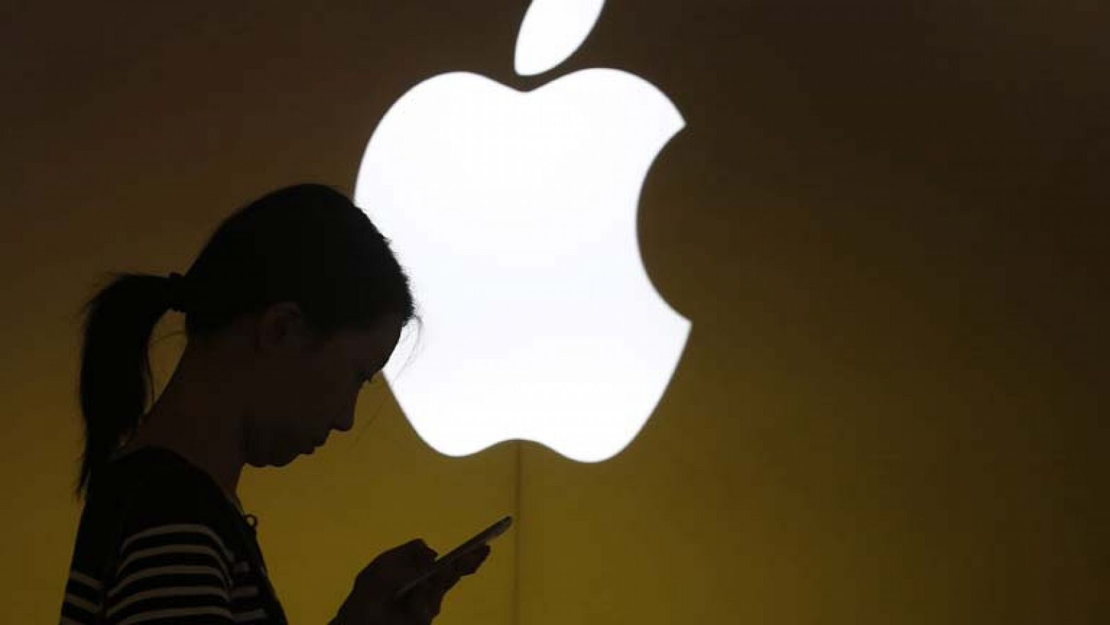 Telediario 1: Posible anuncio de Apple | RTVE Play