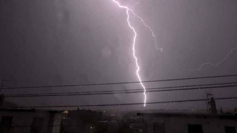 Tormentas, chubascos, y descenso térmico en el este peninsular y Baleares